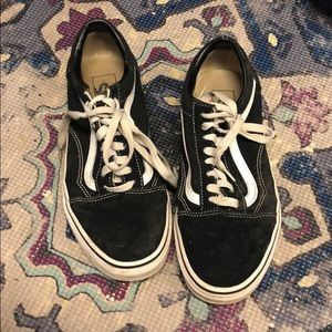 Black and White low rise Vans SIZE 8.5